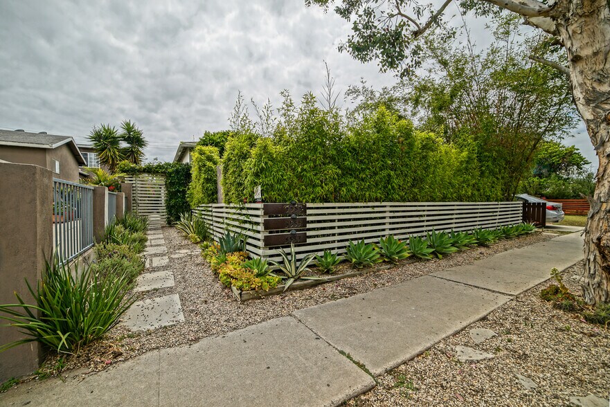 Front of property - 3555 Beethoven St