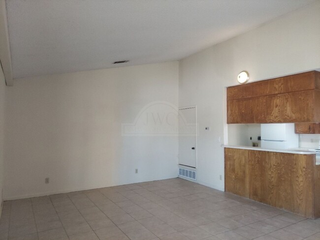 Building Photo - 1003 Eastside Dr