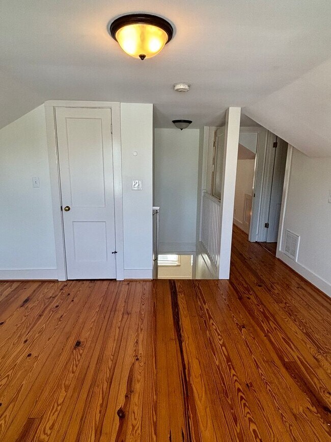 Building Photo - LEASING SPECIAL Cozy East Nashville 3 Bedr...