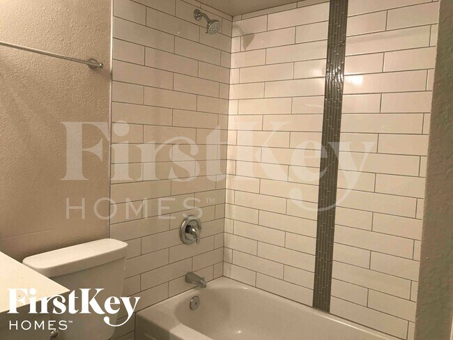 Building Photo - 1444 N Ananea