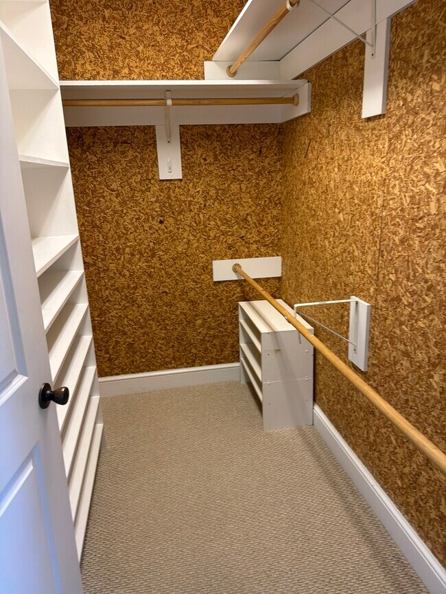 Building Photo - 427 Cedar St