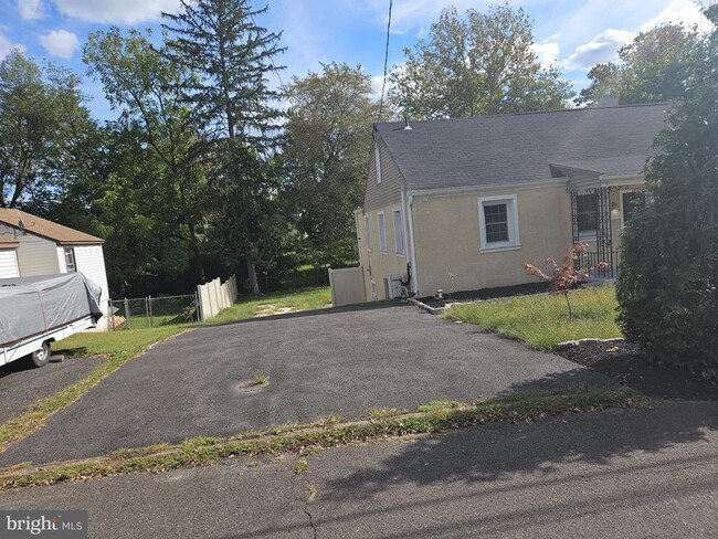 Primary Photo - 1715 Hazel Ave