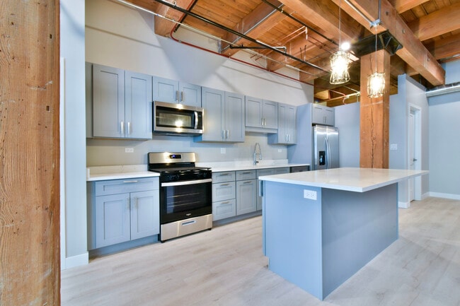 Building Photo - 11 E Illinois St