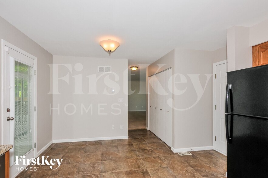 Building Photo - 78 Fawn Oaks Dr