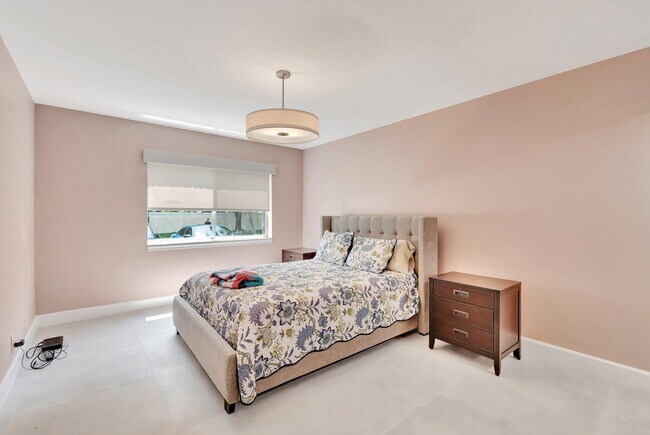 Building Photo - 14895 Builtmore Way