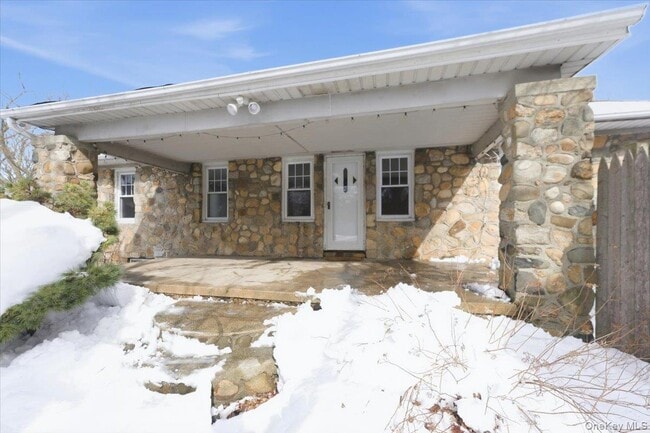 Building Photo - 801 Main St