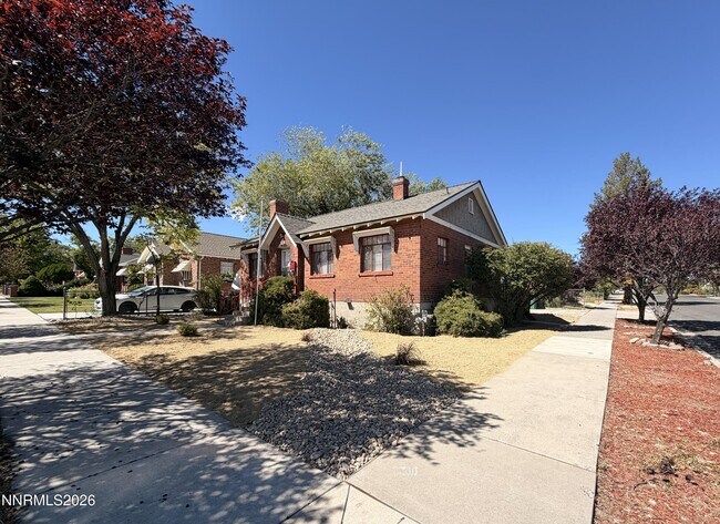 Building Photo - 541 Thoma St