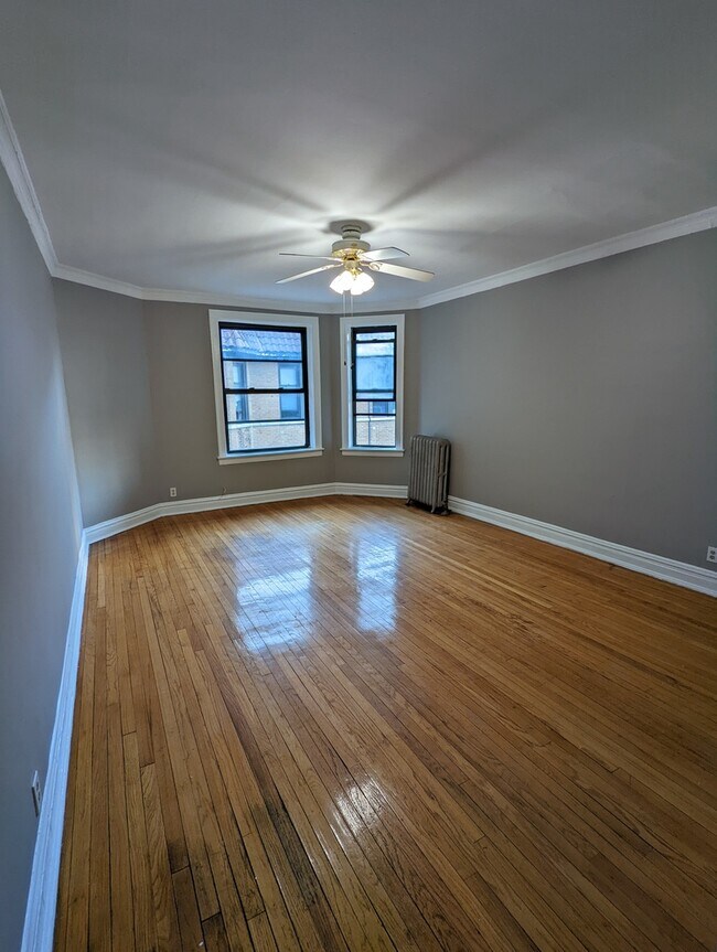 Building Photo - 5455 S Everett Ave