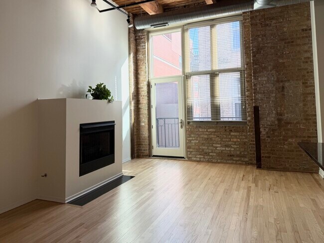 Building Photo - 1500 W Monroe St