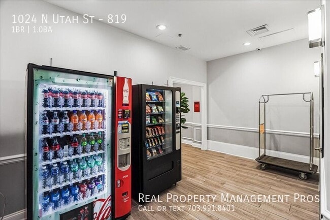 Building Photo - 1024 N Utah St