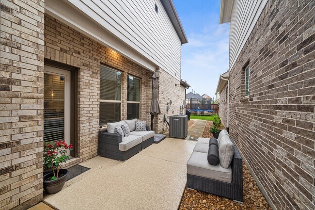 Building Photo - 27022 Brighton Valley Way