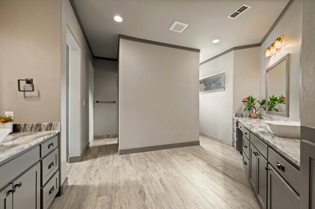 Building Photo - 248 Howard Rd