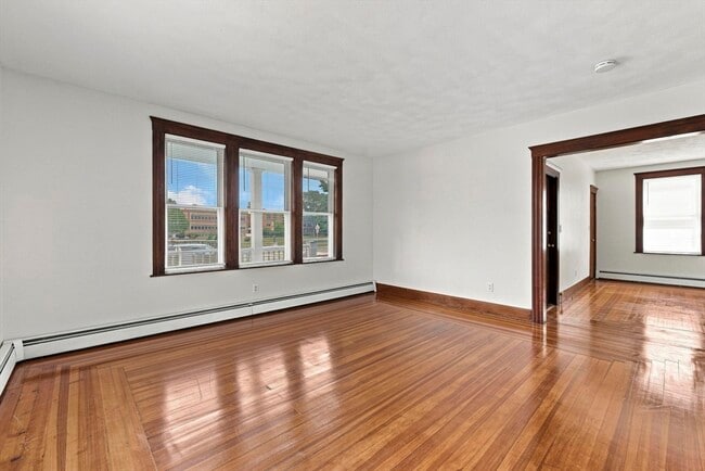 Building Photo - 84 Margin St