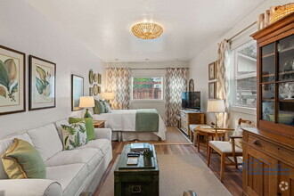 Building Photo - Charming Studio with Full Kitchen in Ashland