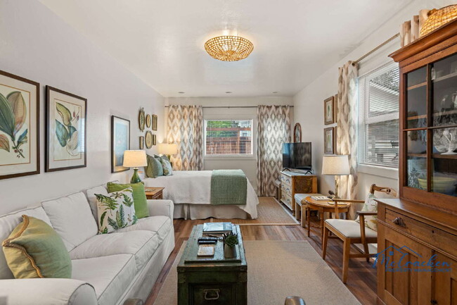 Primary Photo - Charming Studio with Full Kitchen in Ashland