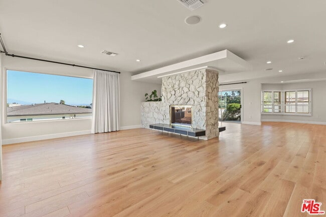 Building Photo - 4102 Cloverdale Ave