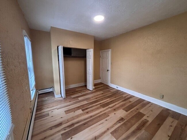 Building Photo - 22 S Elm St