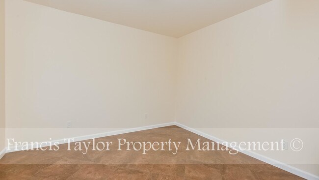 Building Photo - 3 Bedroom Home off Mary Lane