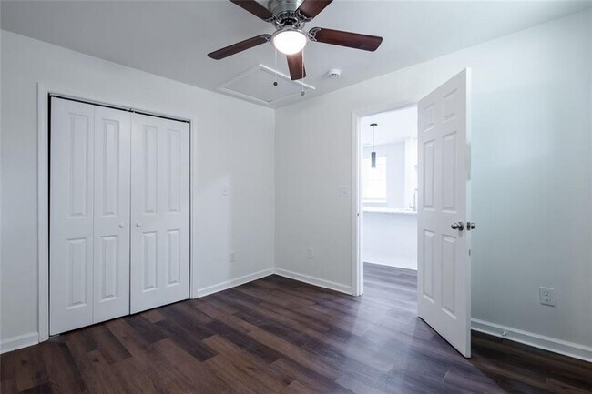 Building Photo - 450 Paines Ave NW