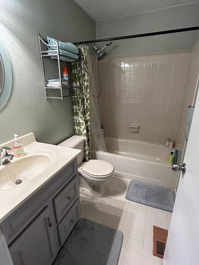 Building Photo - 239 Crown Prince Dr