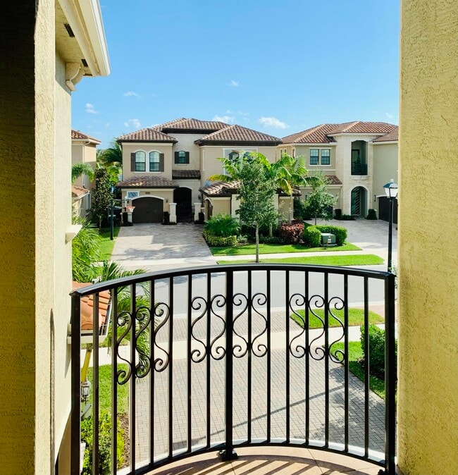 Building Photo - 16831 Pavilion Way