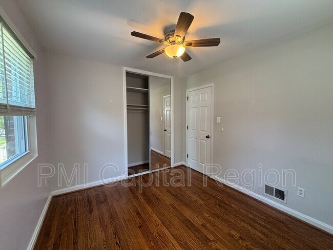Building Photo - 4706 Red Fox Rd