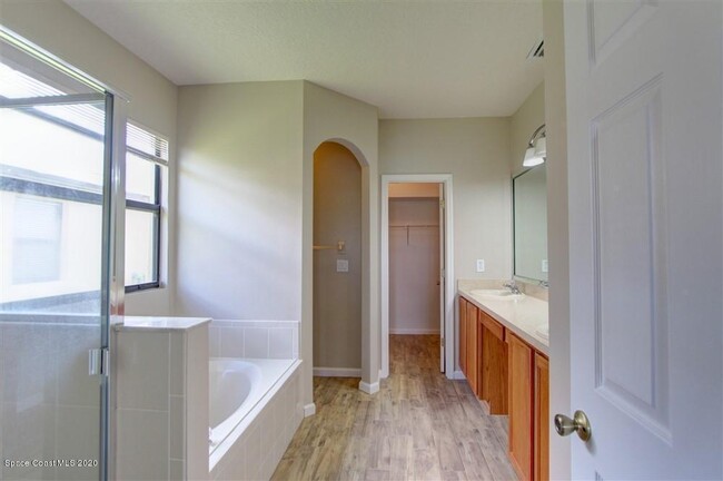 Building Photo - 1233 Bolle Cir