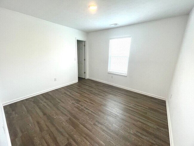 Building Photo - Newer Construction Home!