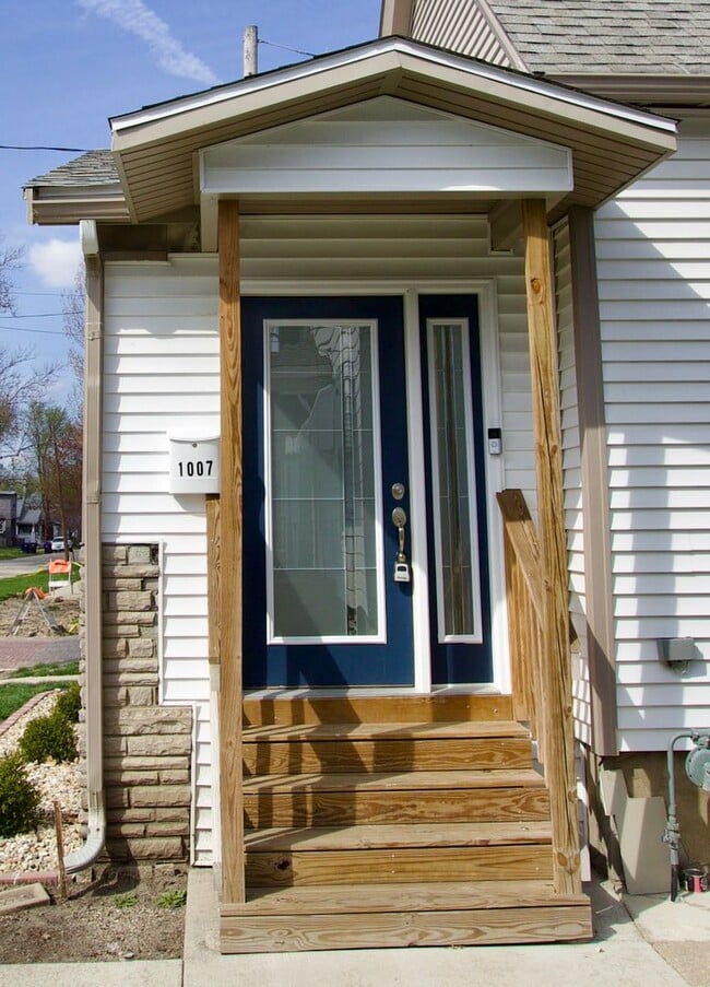 Building Photo - Modern rehabbed 2 Bedroom home with garage