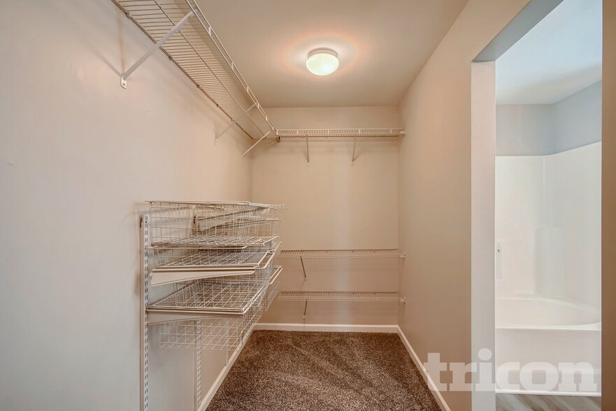 Building Photo - 657 Shellbark Dr