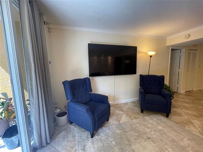 Building Photo - 1341 SE 3rd Ave