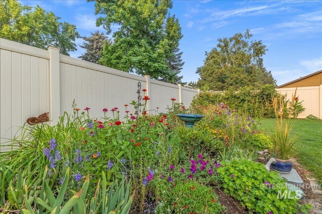 Building Photo - "Charming 3-Bedroom Home with 2 Full Baths in Boise's Sought-After West Dover Heights!"