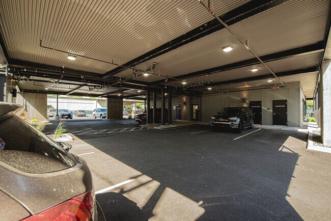 Building Photo - Modern Midtown Living | 2 Bed, 2 Bath Near...