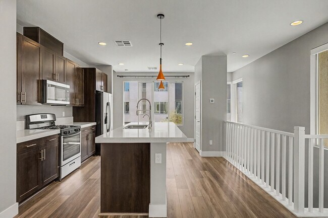 Building Photo - Modern Loft-Style Home Minutes from the Strip