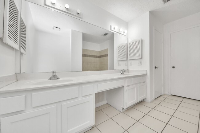 Building Photo - 15534 Weldon Dr