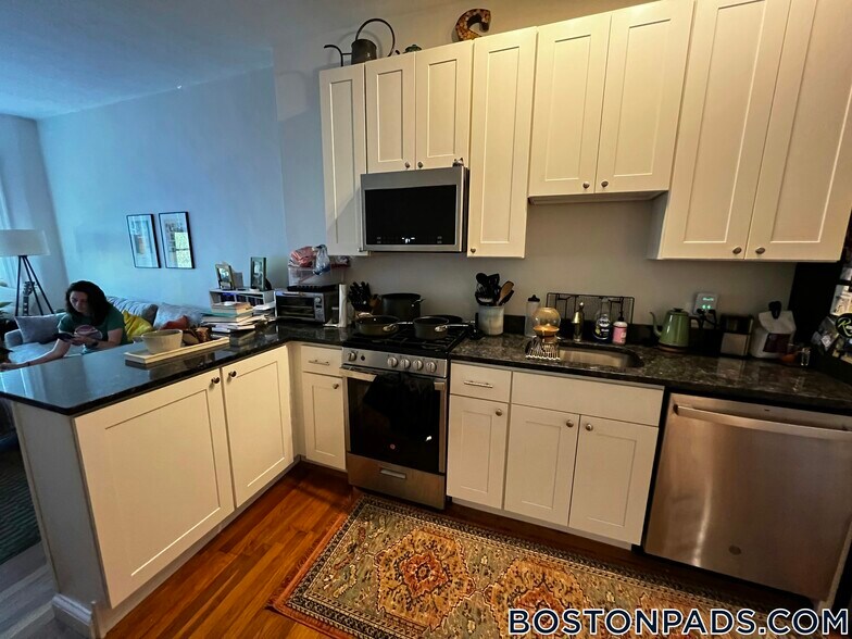 Building Photo - 114 Willow St