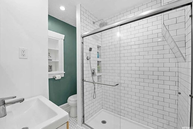 Building Photo - 1870 E 3900 S