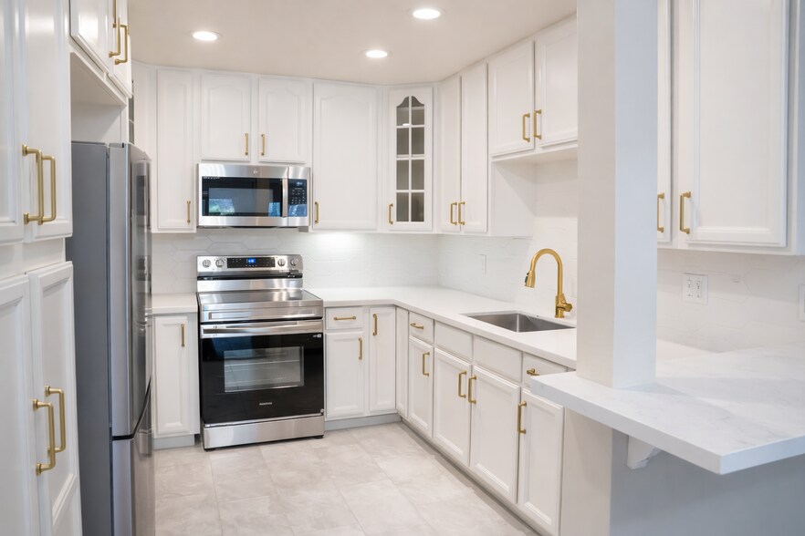 Building Photo - 10425 Caminito Cuervo