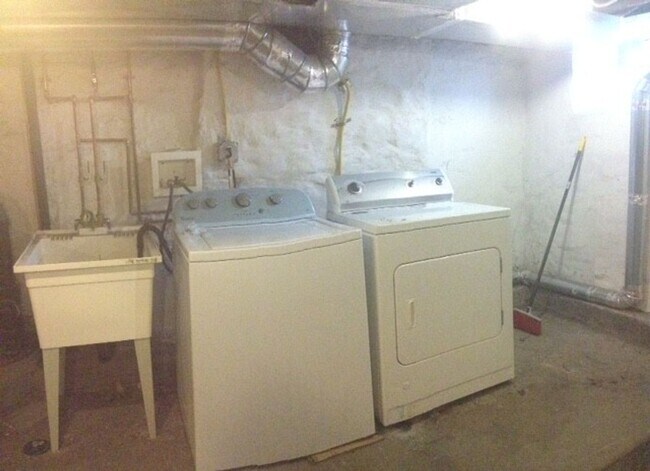 Building Photo - Southside Slopes - Amazing views of Downtown - Off-street parking