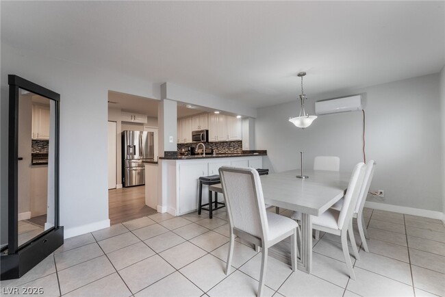 Building Photo - 3992 Chinchilla Ave