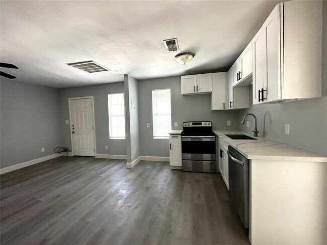 Building Photo - 4318 1st St