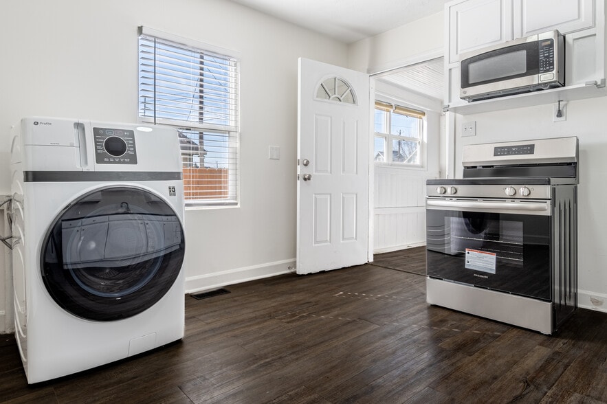 Building Photo - 408 E Beecher St