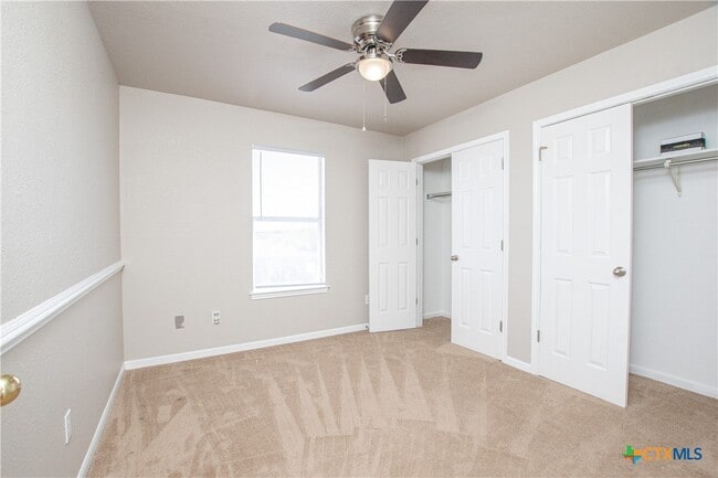 Building Photo - 402 Deloris Dr