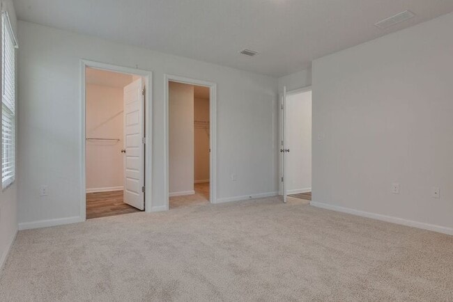 Building Photo - 5719 Guinevere Ln