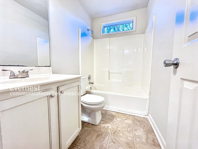 Building Photo - 3750 Greenbrook Dr