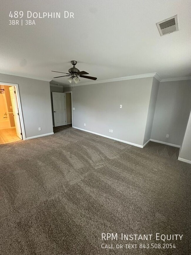 Building Photo - 489 Dolphin Dr