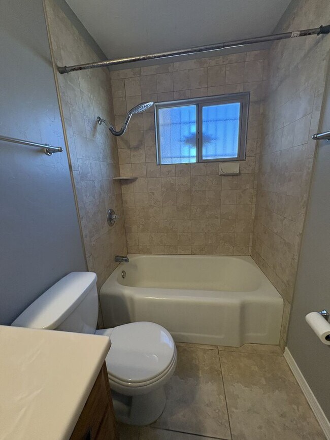 Building Photo - Central Tucson, close to University of Arizona and more!!!