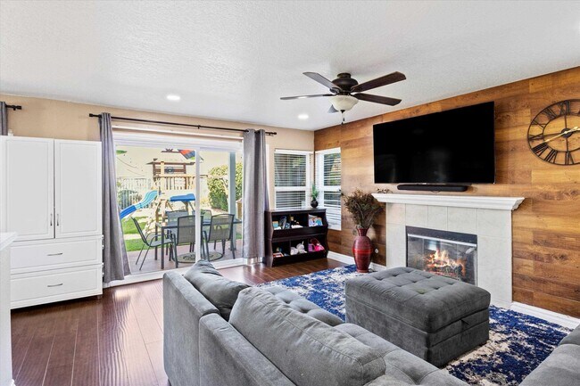 Building Photo - 3718 Via Las Villas