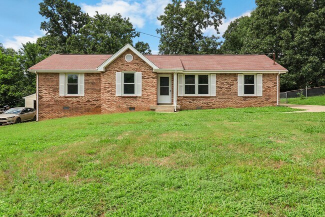 Building Photo - 931 Poppy Dr