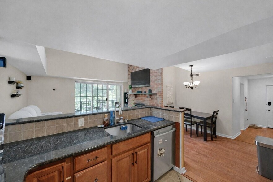 Building Photo - 510 Deer Run